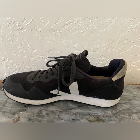 Veja Men’s SDU B-MESH BLACK WHITE shoes. 11.5. GUC. - Picture 10 of 14